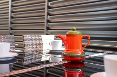 Utensilios para hacer té y café en Kerstin Bruns- Apto Mediterrani
