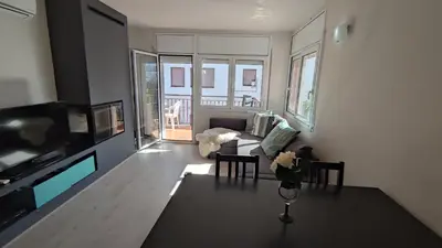 Una televisión o centro de entretenimiento en VILLAS COSETTE Apartamento Ponent