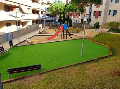 Zona de juegos infantil en Maravilloso piso con piscina a 200m de la playa