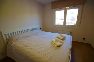 Cama o camas de una habitación en V&V LLORET-VILLA WILMA, casa adosada a 800m playa Fenals con aire acondicionado y piscina comunitaria con jardín