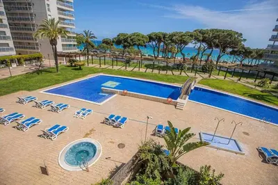 Piscina en o cerca de BA Sabanell Park