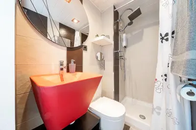 Un baño de Hauzify I Apartaments Palace