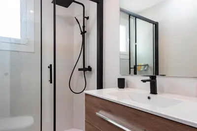 Un baño de M-4 Calella de Palafrugell 4 PAX