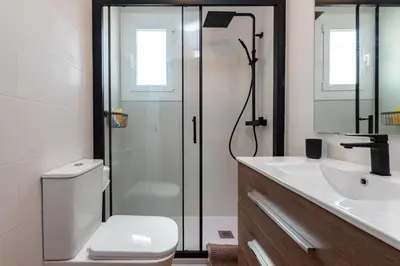 Un baño de M-4 Calella de Palafrugell 4 PAX