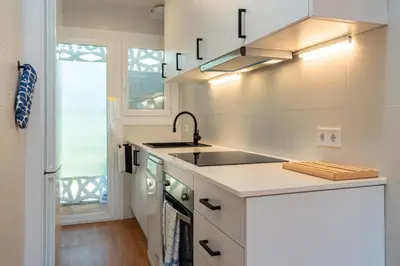 Una cocina o zona de cocina en M-4 Calella de Palafrugell 4 PAX