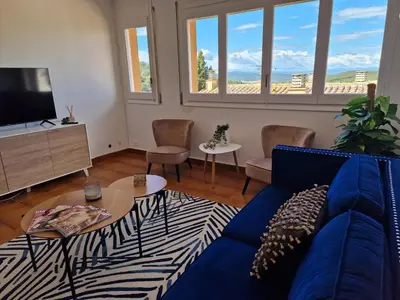 Una televisión o centro de entretenimiento en Sant Gaieta H