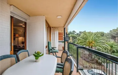 Un balcón o terraza de Cozy Apartment In Sant Feliu De Guíxols