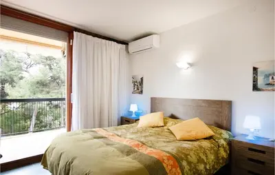 Cama o camas de una habitación en Cozy Apartment In Sant Feliu De Guíxols