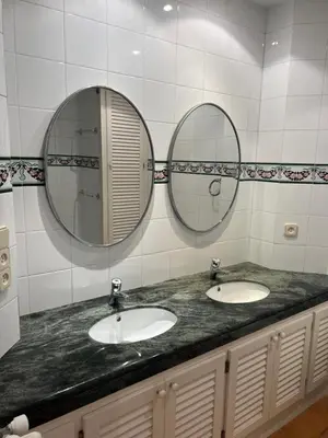 Un baño de FAMILY Homefromhomees