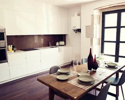 Una cocina o zona de cocina en THE RIVERSIDE LODGE Cozy and spacious apartment