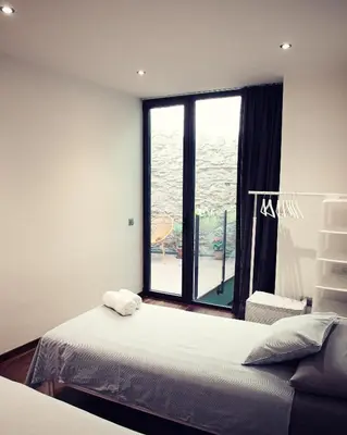 Cama o camas de una habitación en THE RIVERSIDE LODGE Cozy and spacious apartment