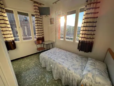 Cama o camas de una habitación en Hostal Zurich