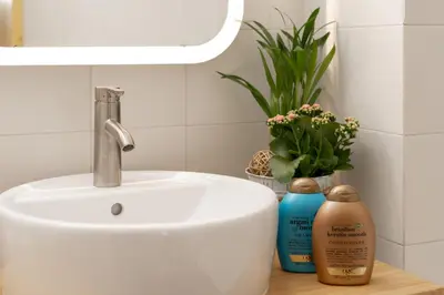 Un baño de Alva Park Sunny apartment near the beach